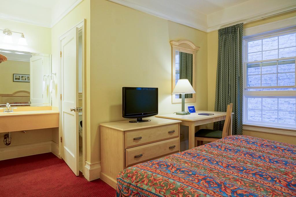Queen Room,117158014:JPEG