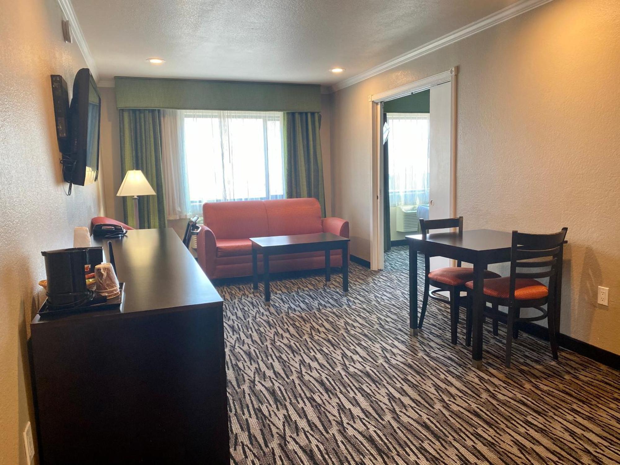 Family Suite,1210351102:JPEG