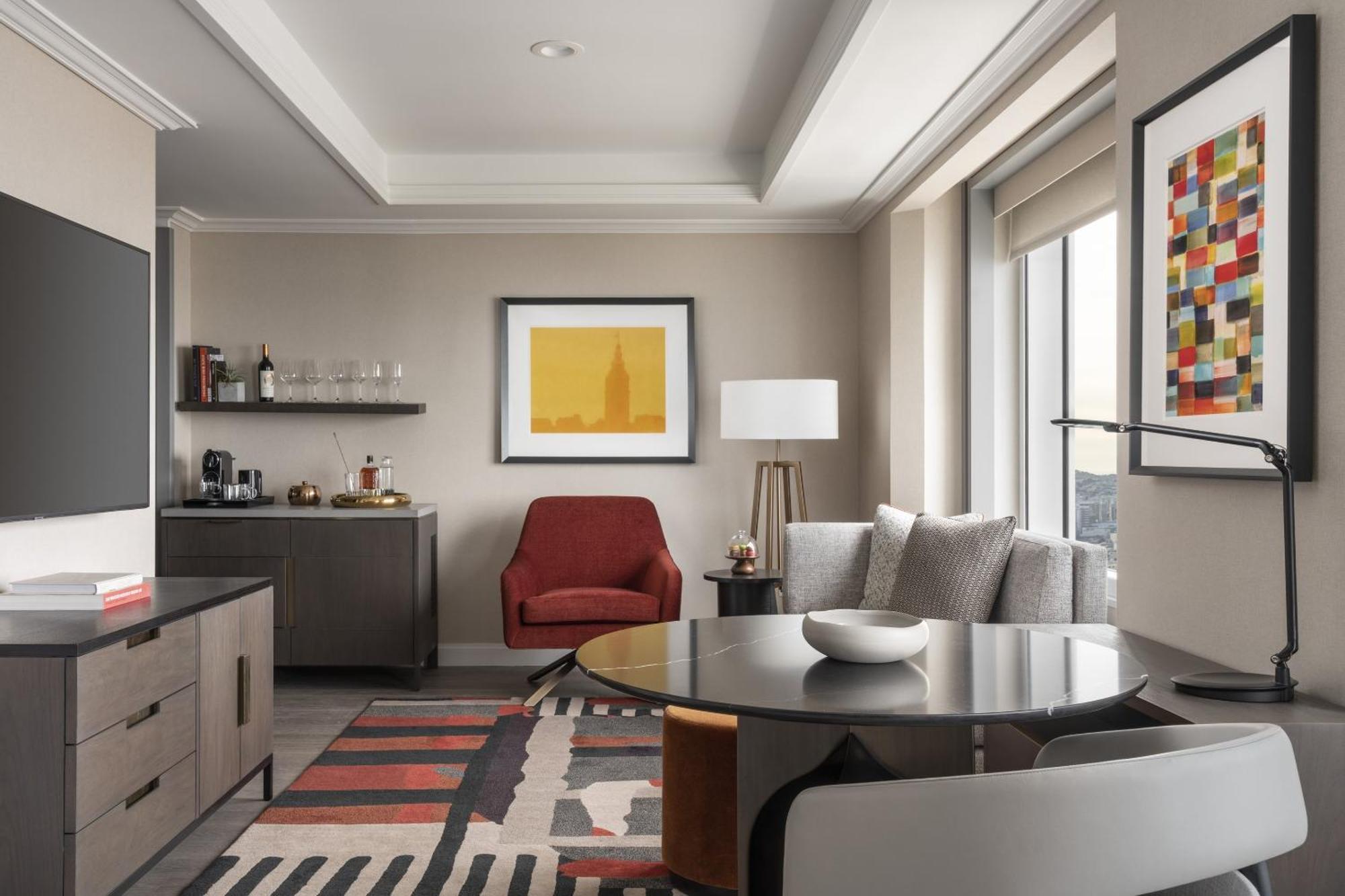 Deluxe King Room with Skyline View,1459185244:JPEG