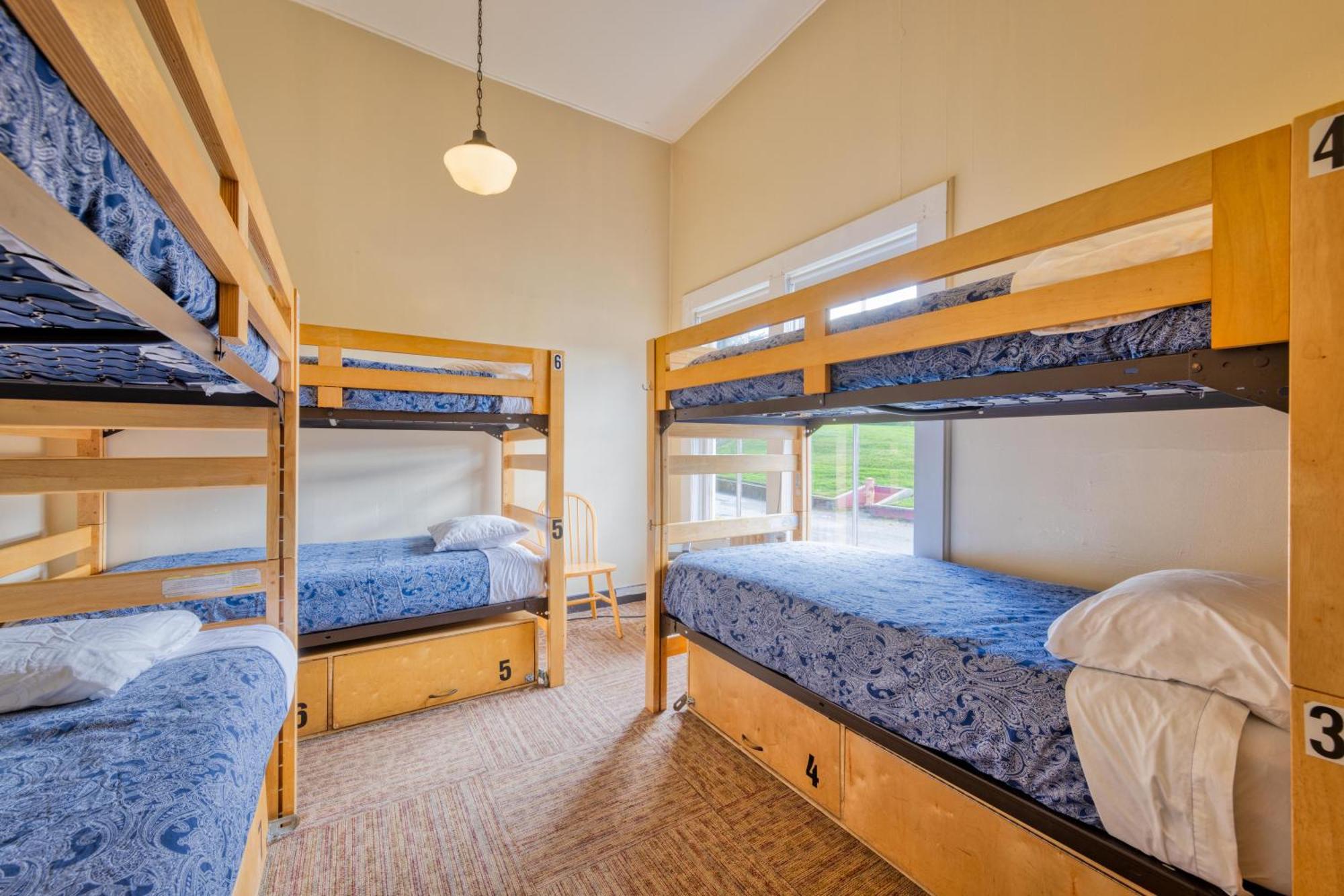 Bed Women's 6-Bed Dorm