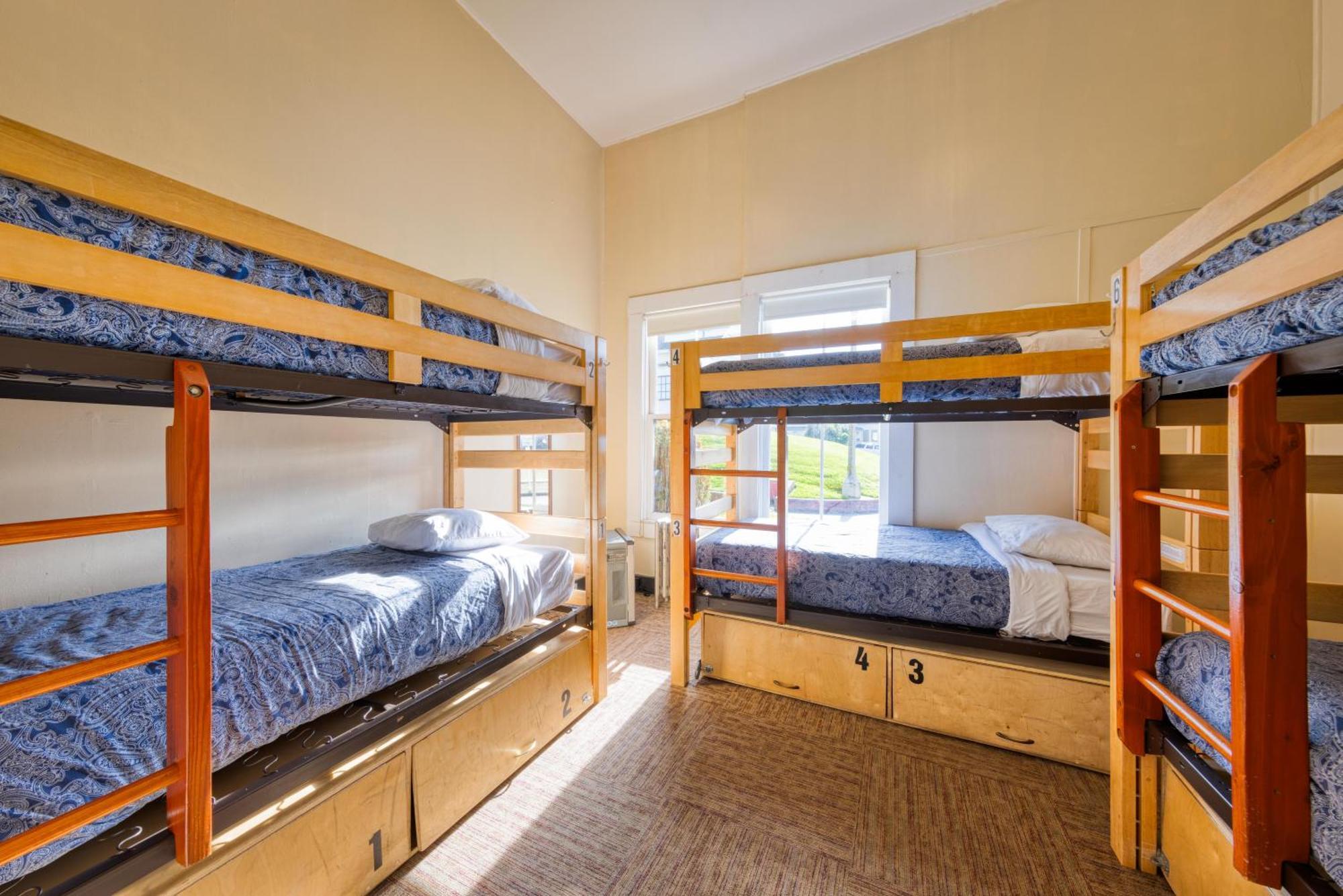 Bed Women's 6-Bed Dorm