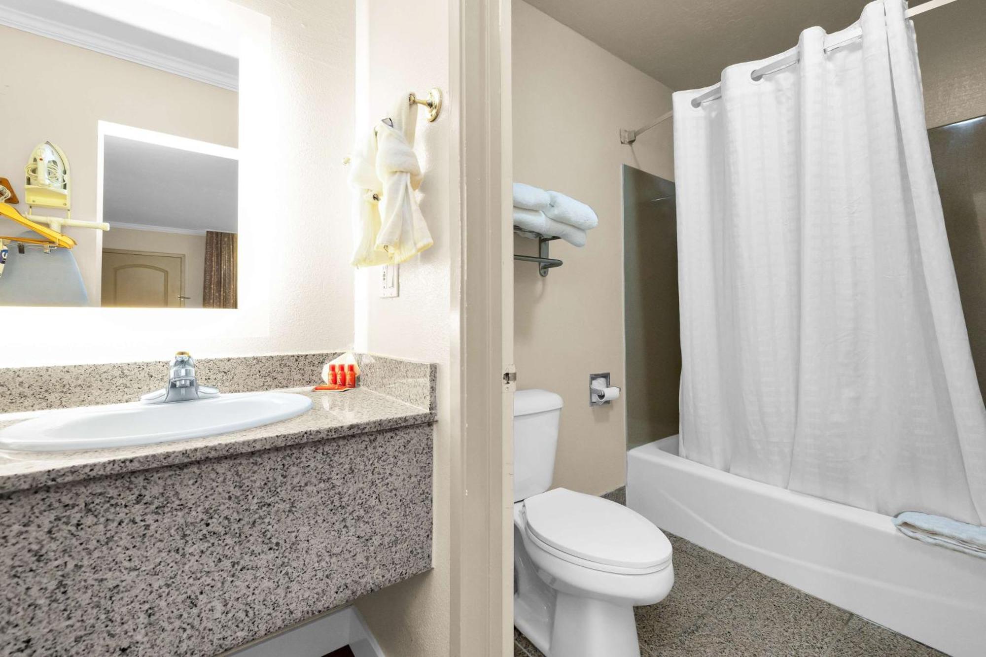 Double Room with Bath Tub - Disability Access/Non-Smoking