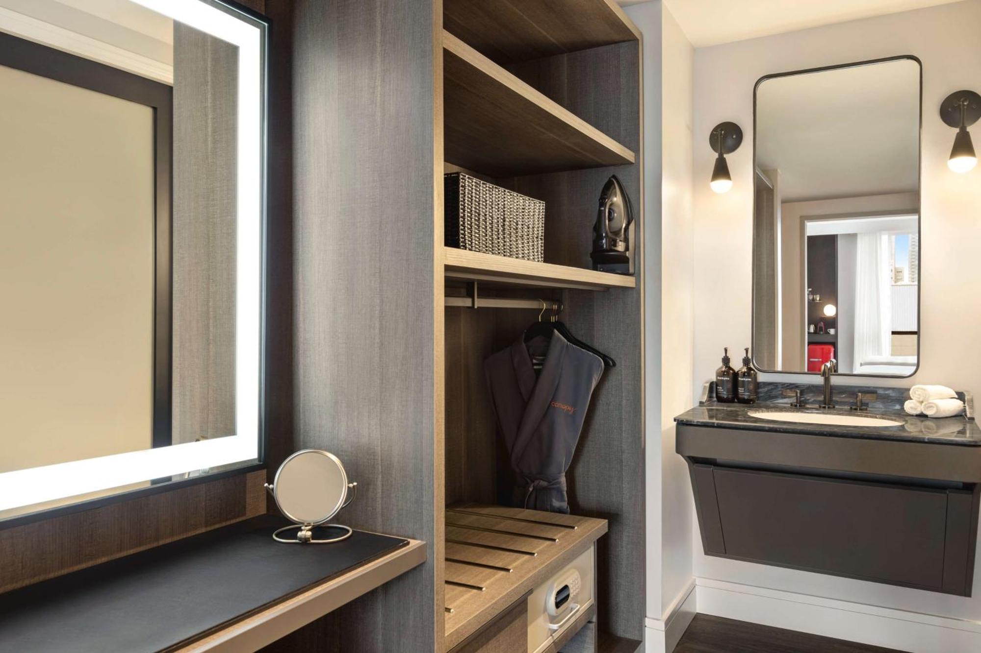 Queen Room with Two Queen Beds and City View - Mobility/Hearing Access Roll In Shower