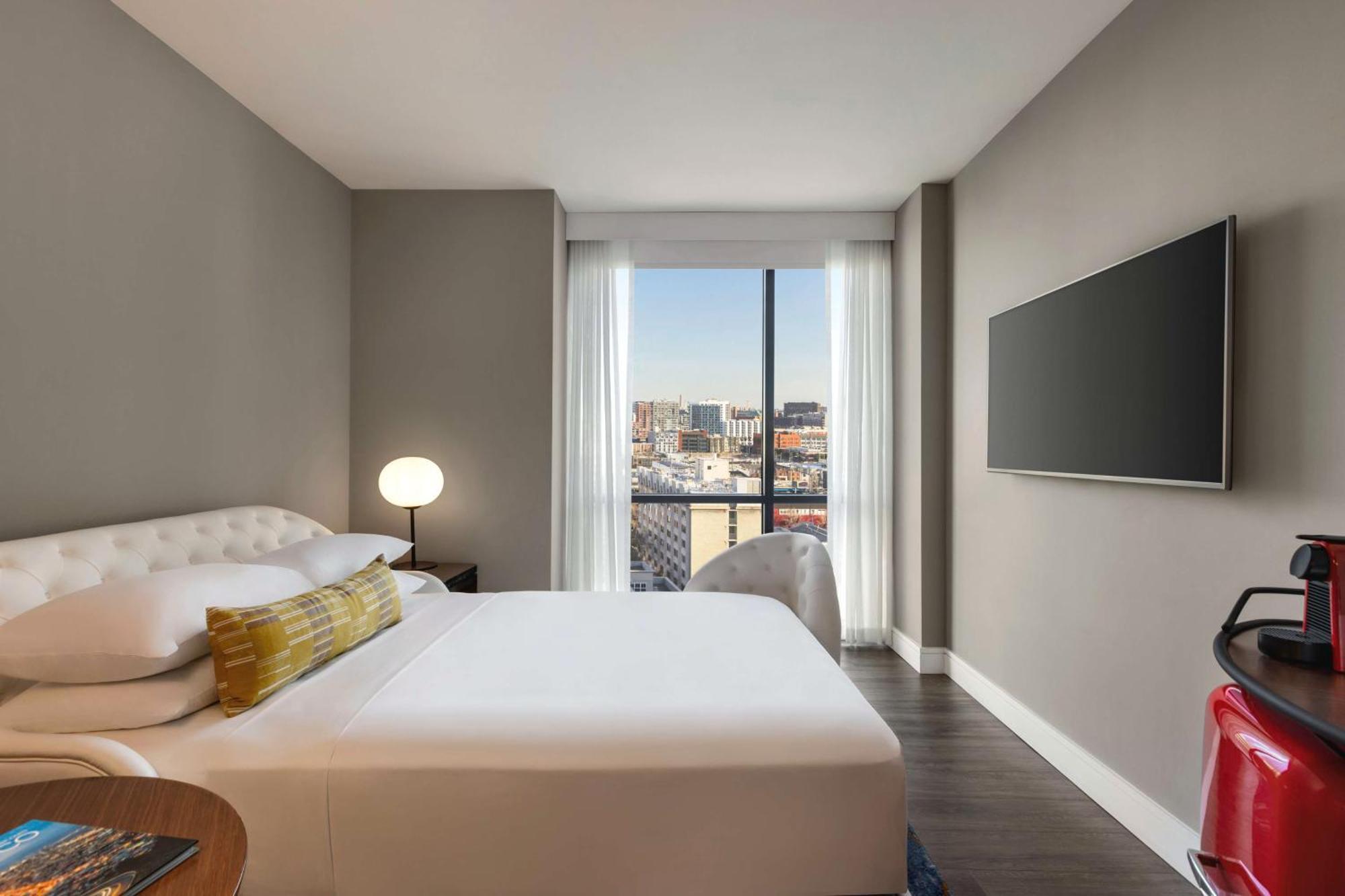 Queen Room with City View