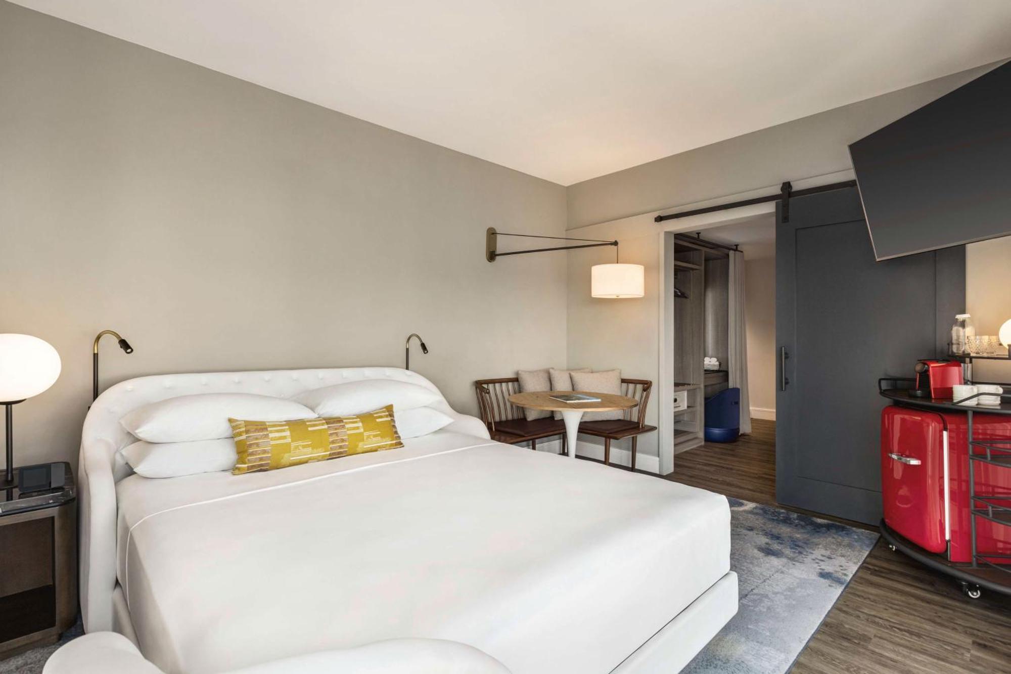 King Studio Suite with City View