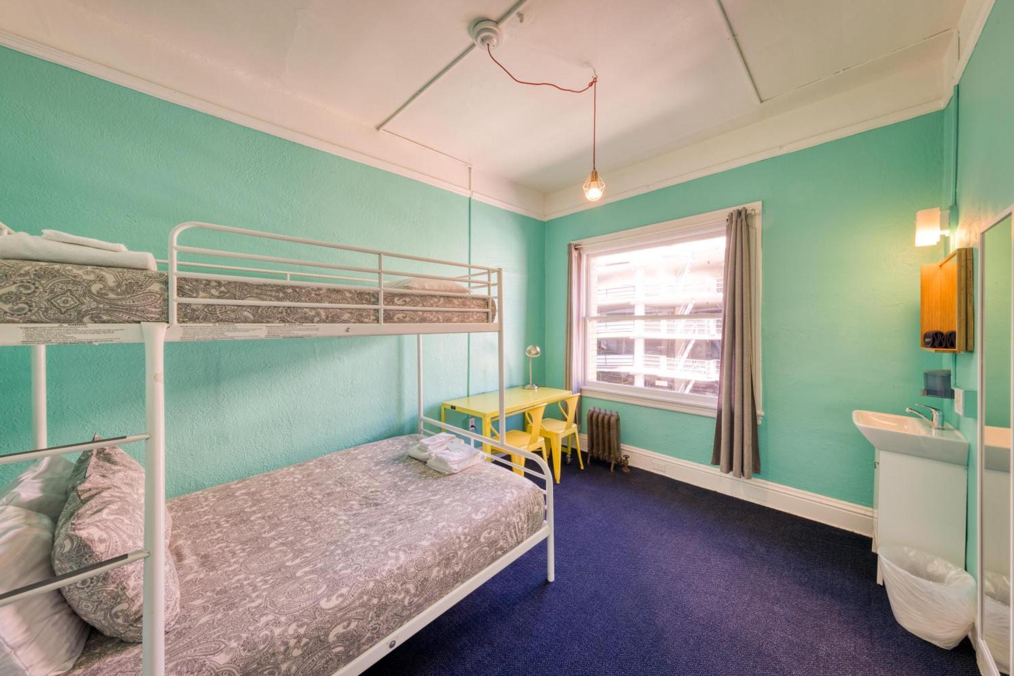 Private Economy Room