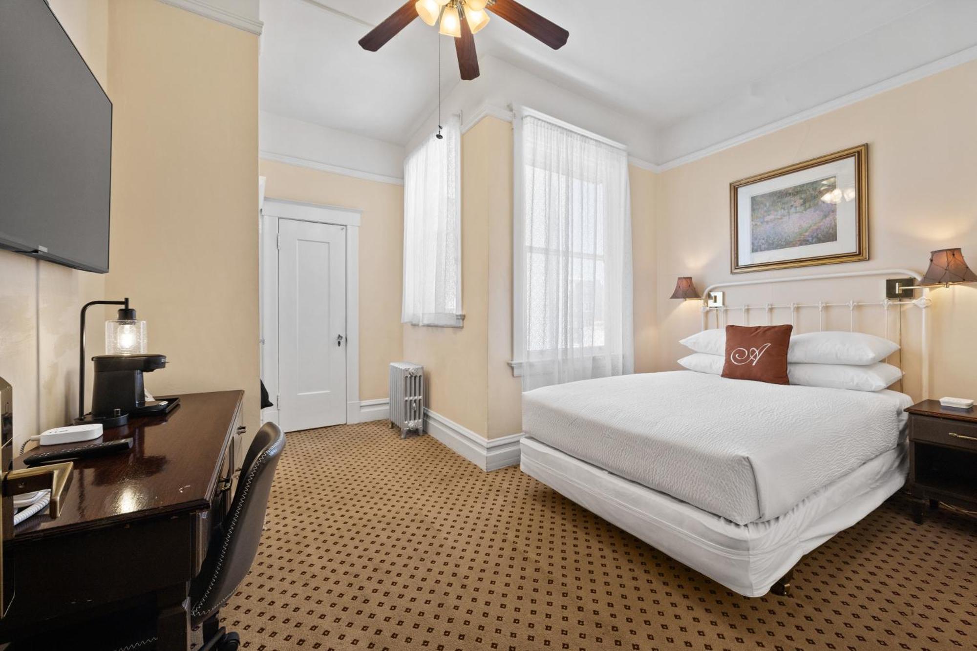 Room with One Full Bed,1704911290:JPEG