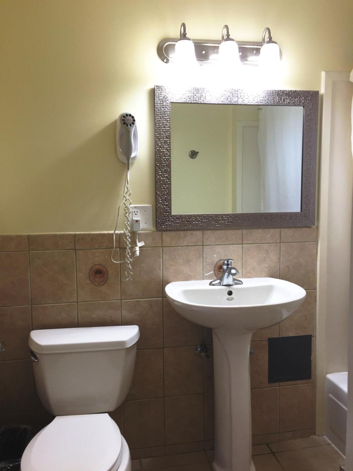 Deluxe Queen Room with Two Queen Beds - Non-Smoking,127833678:JPEG