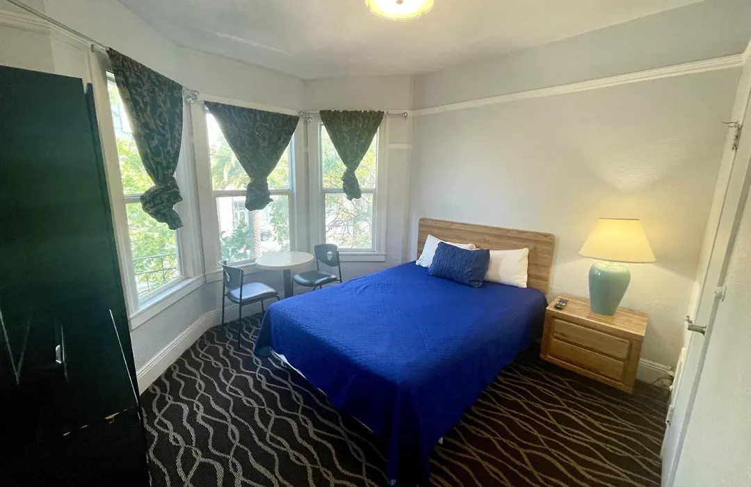 Twin Peaks Hotel-1