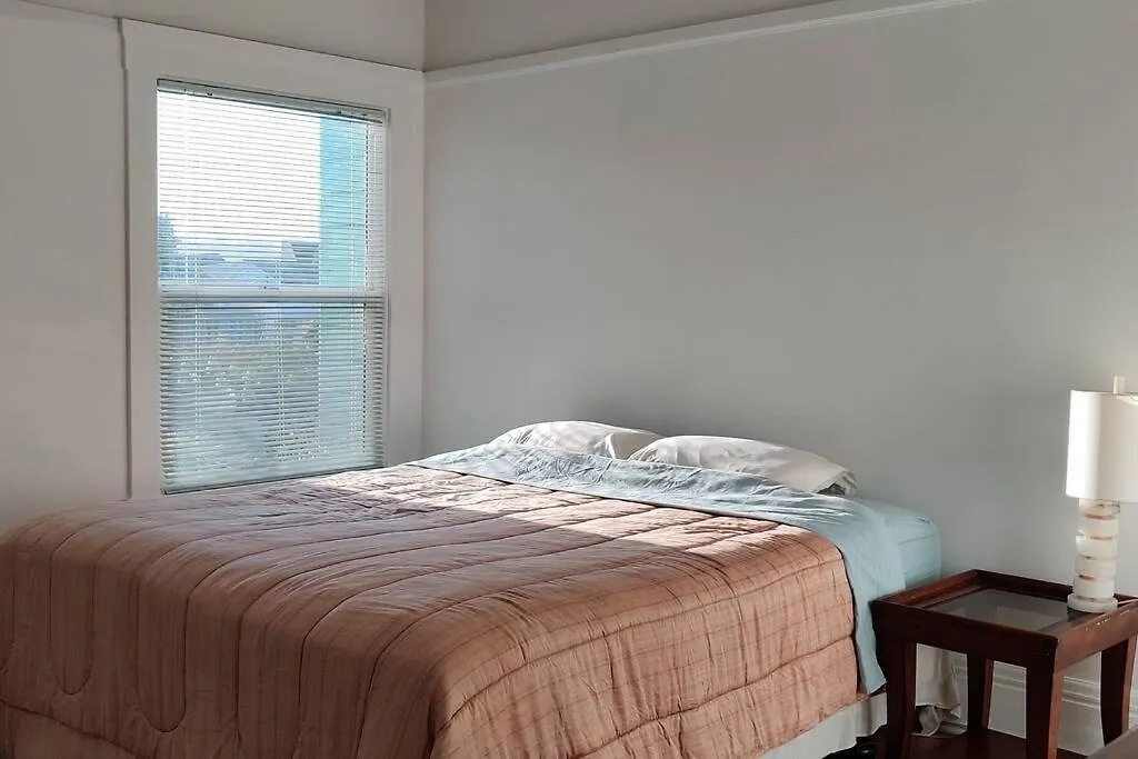 Sunny Sf Home, Quiet, Convenient W/Parking-1