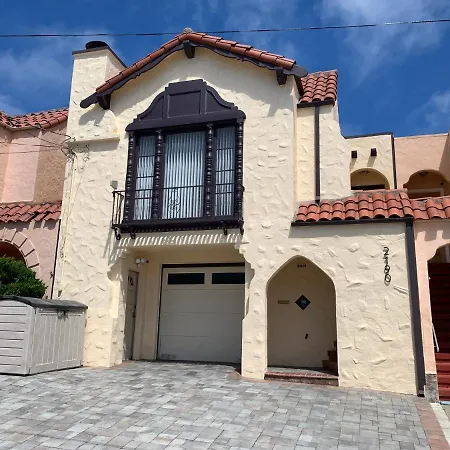 Stunning Sanfran Casa Close To Center And Steps From Ocean-3