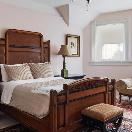 Chateau Tivoli Bed And Breakfast-2