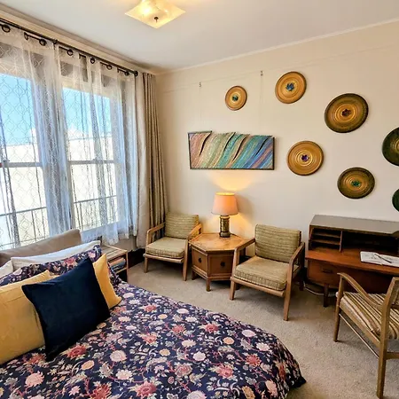 Perfect Location - 4Bd,1Ba - Restored Redwood Home-2